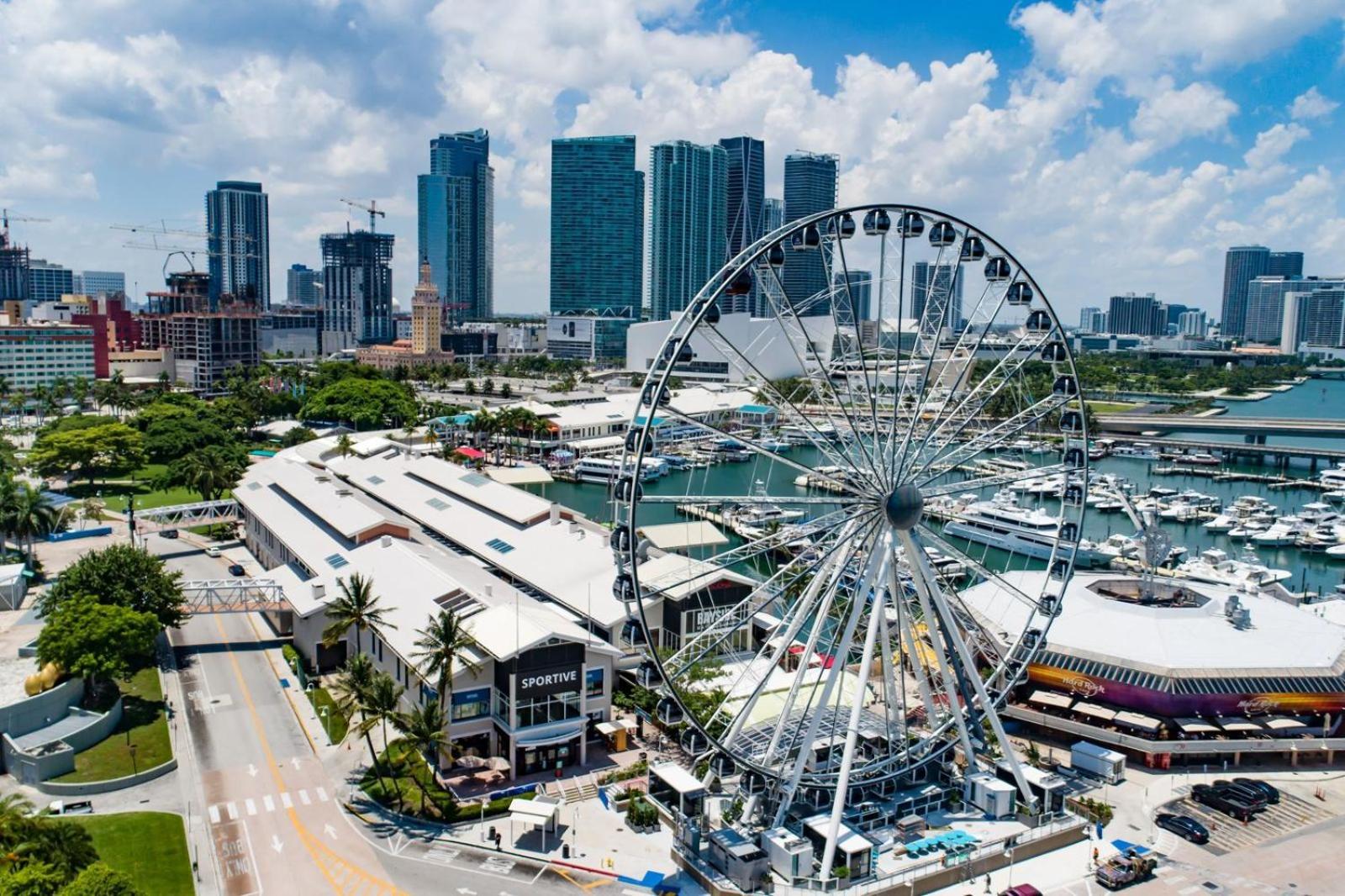 Magic Close To Skyline View Miami
