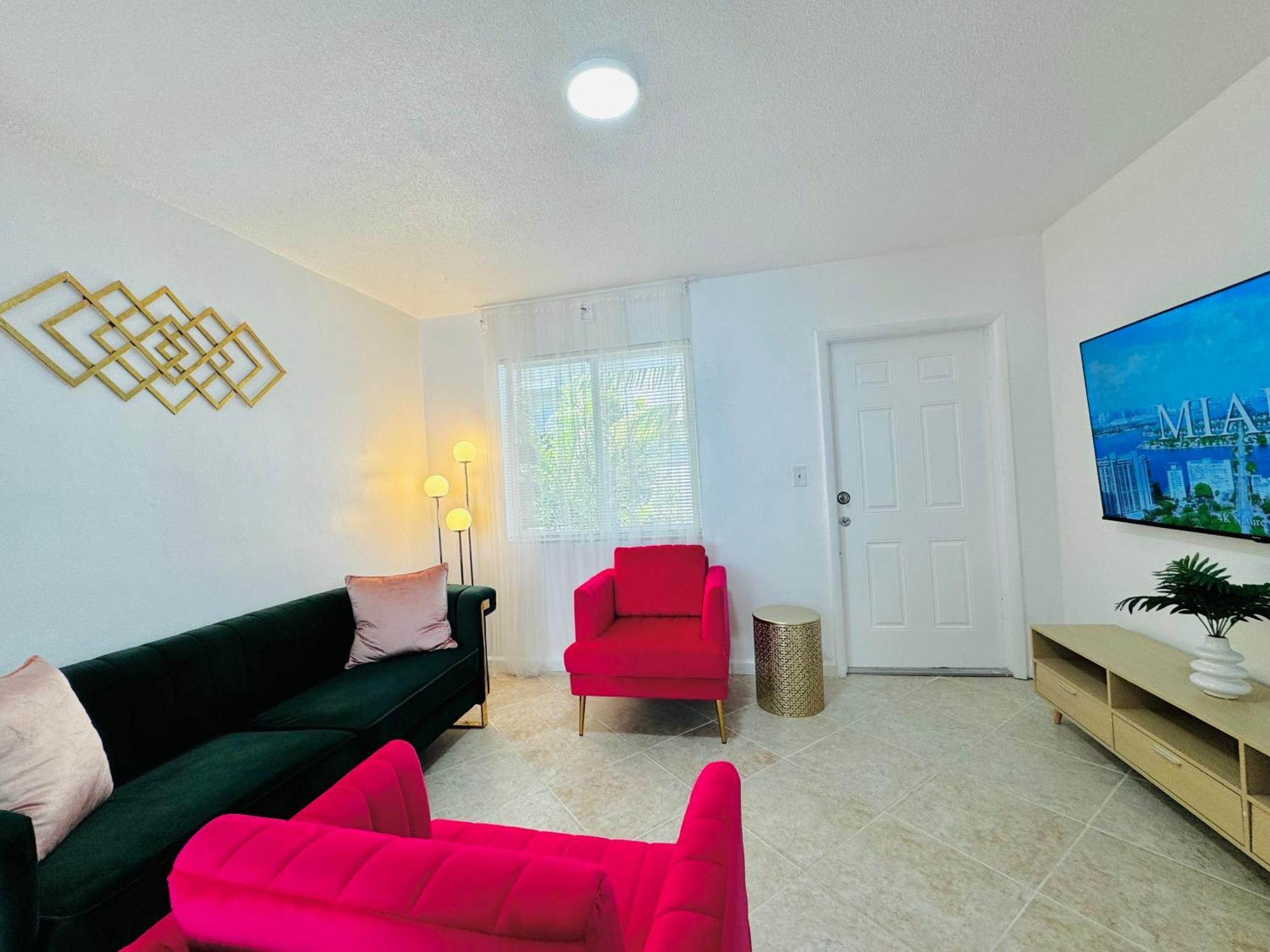 Magic Close To Skyline View Miami
