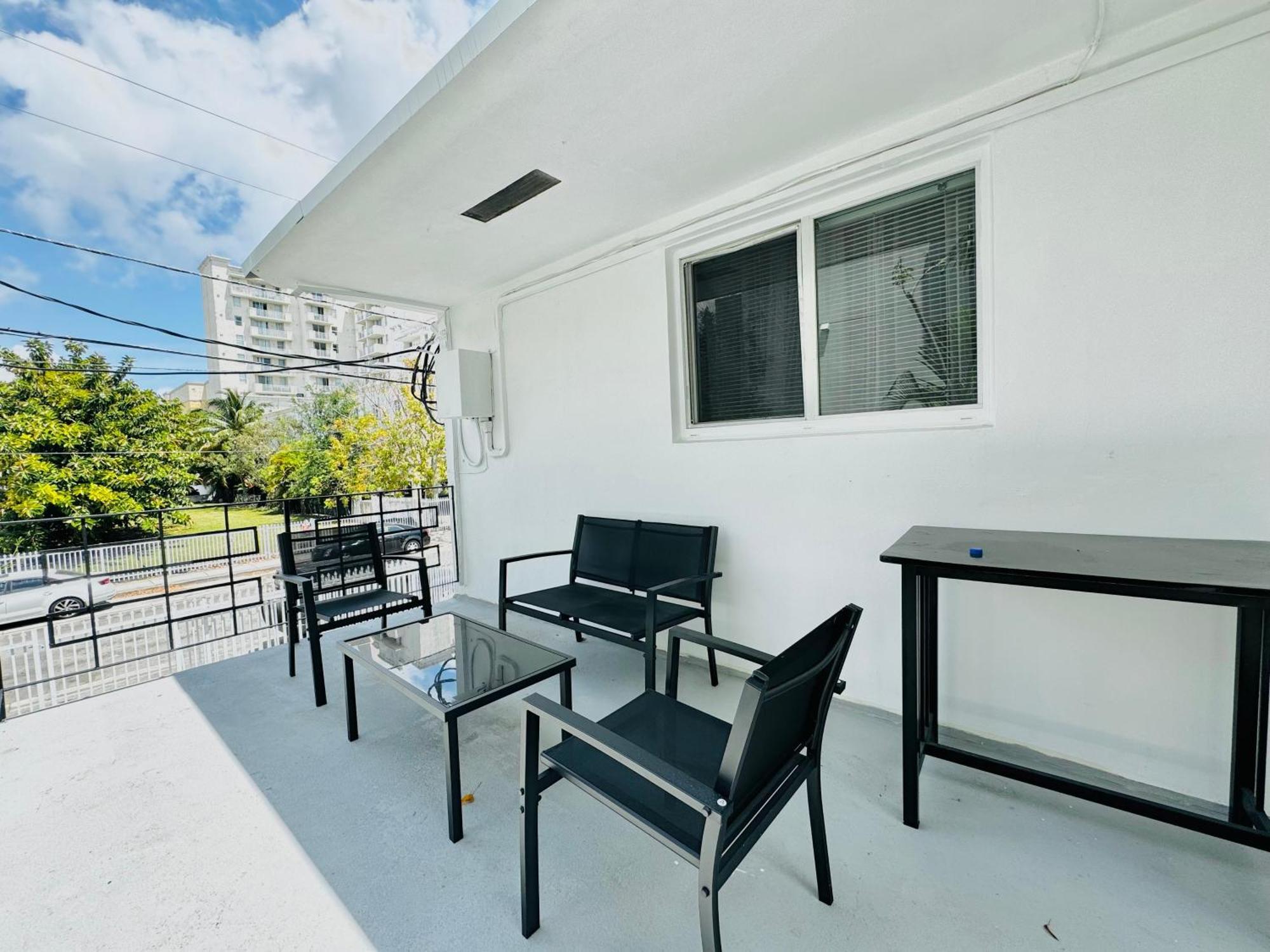 Magic Close To Skyline View Miami
