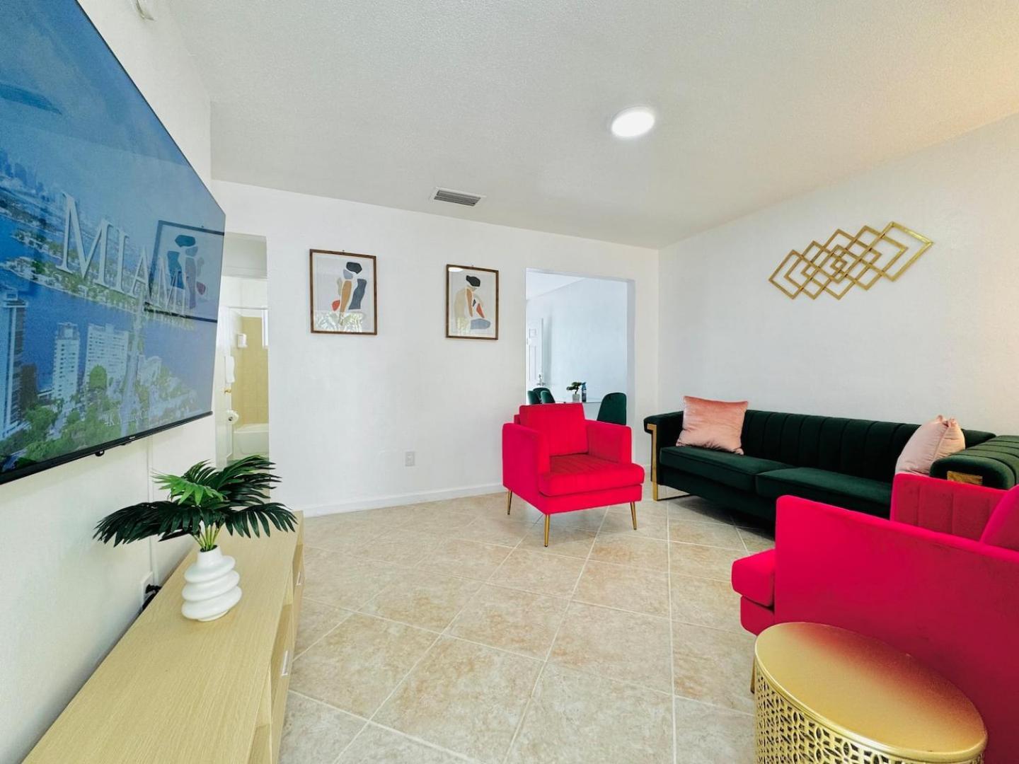 Magic Close To Skyline View Miami